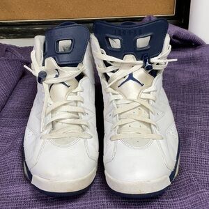 Jordan Retro 6 Basketball Sneakers in White & Navy